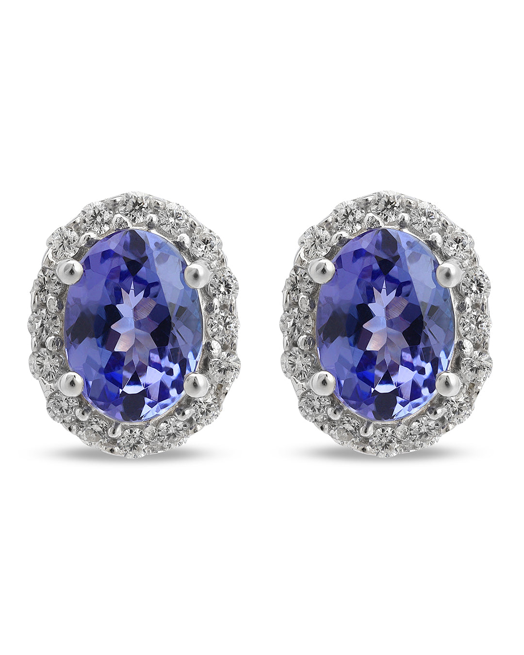 Classic stud earrings in 92.5 silver with a modern touch.