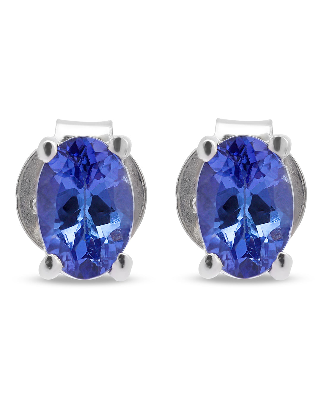 Classic stud earrings in 92.5 silver with a modern touch.