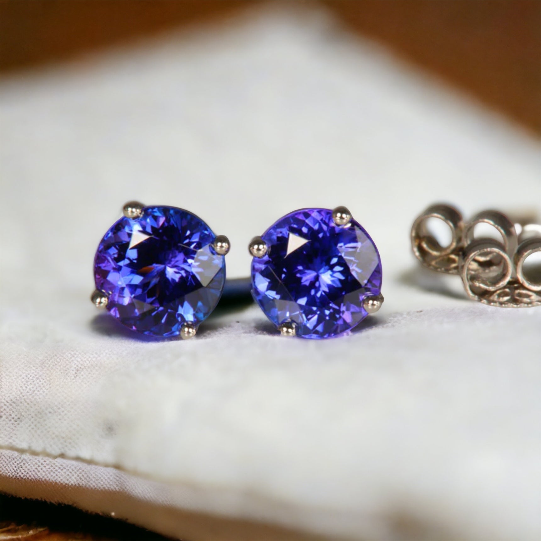 Elegant Basket-Set Round Tanzanite Studs for Timeless Sophistication