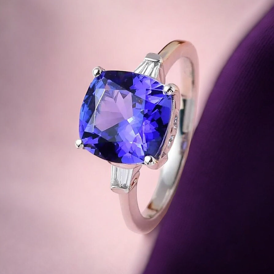 Luxurious Cushion-Cut Tanzanite and Moissanite Ring for Timeless Style