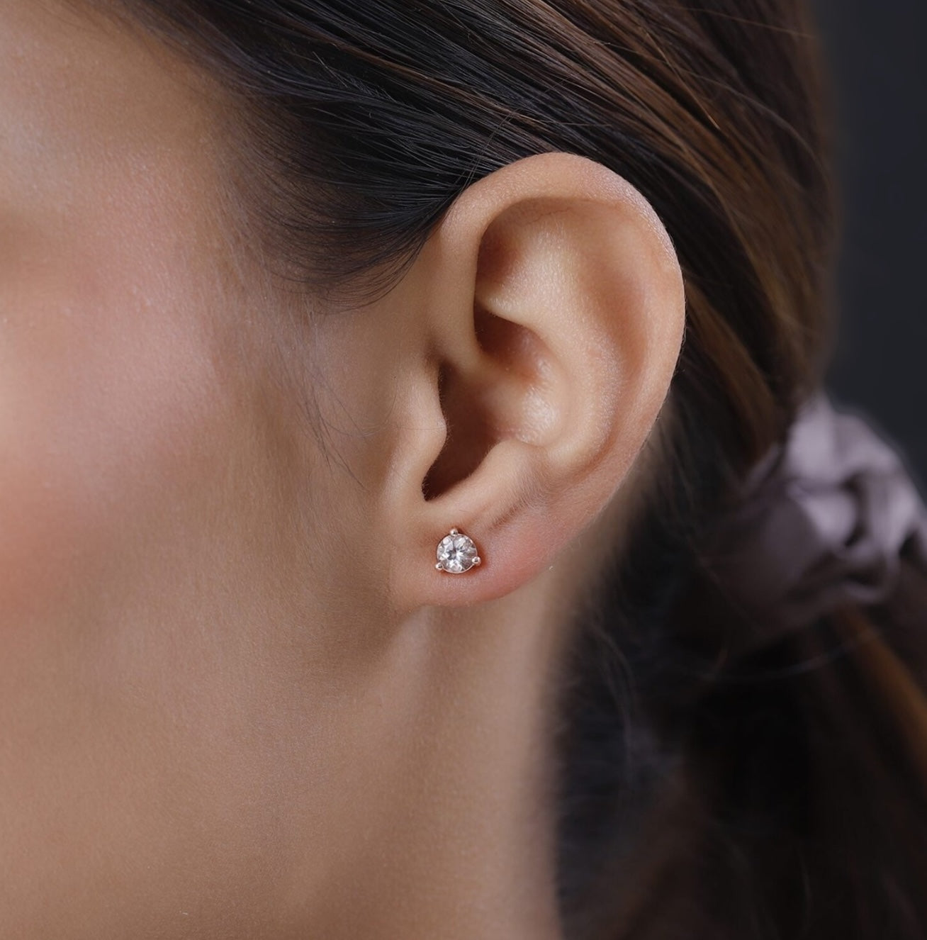 Martini-Set Minimal Round Morganite Stud Earrings