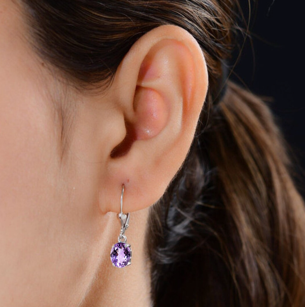 Classic Leverback earrings in 14K gold with a modern touch.