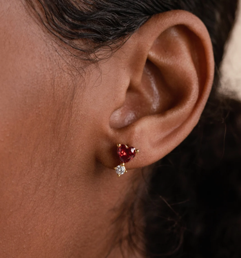 Classic stud earrings in 14K gold with a modern touch.