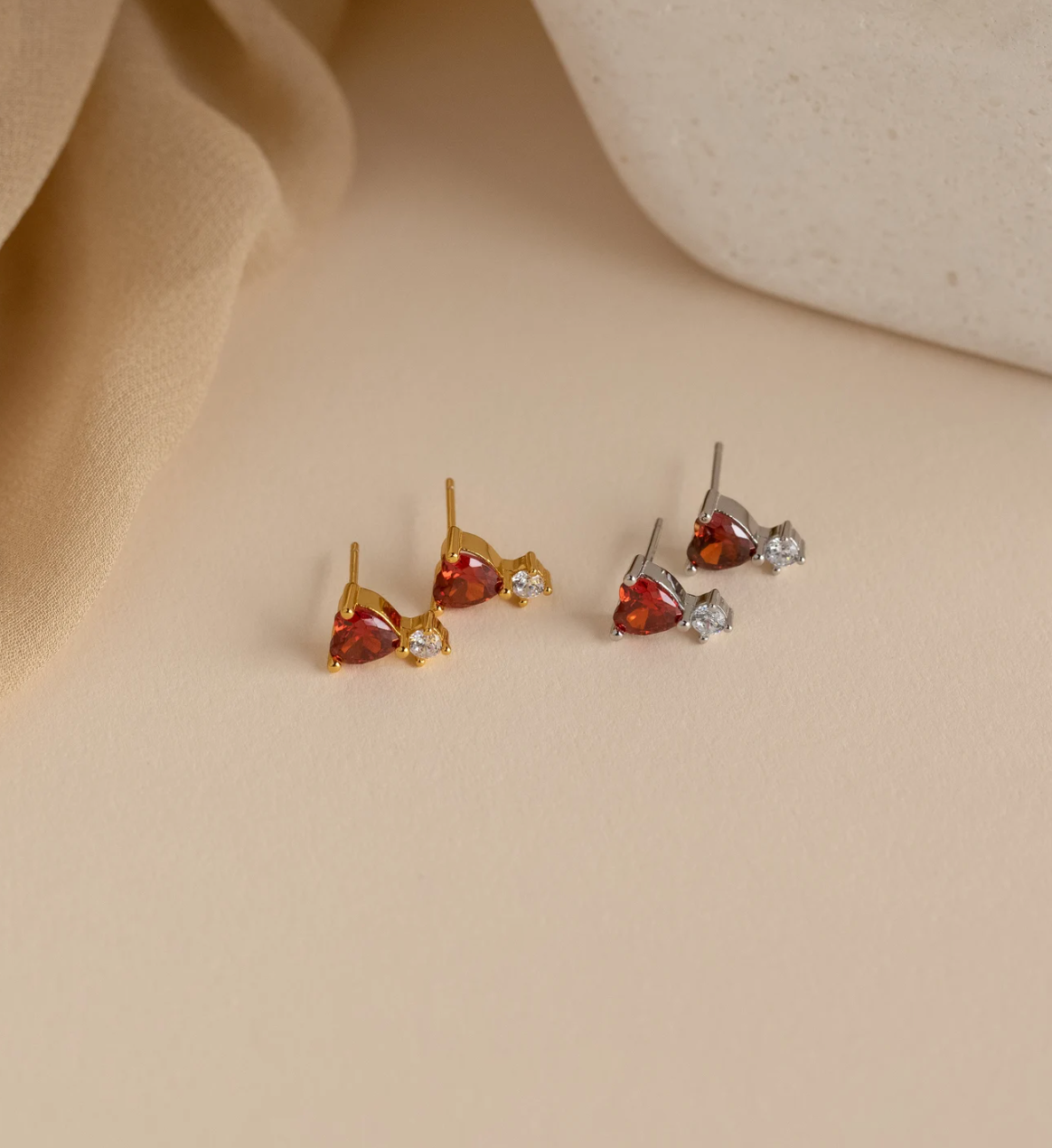 Classic stud earrings in 14K gold with a modern touch.