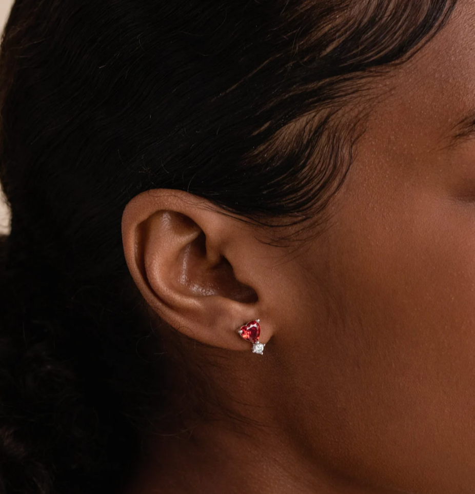 Classic stud earrings in 14K gold with a modern touch.