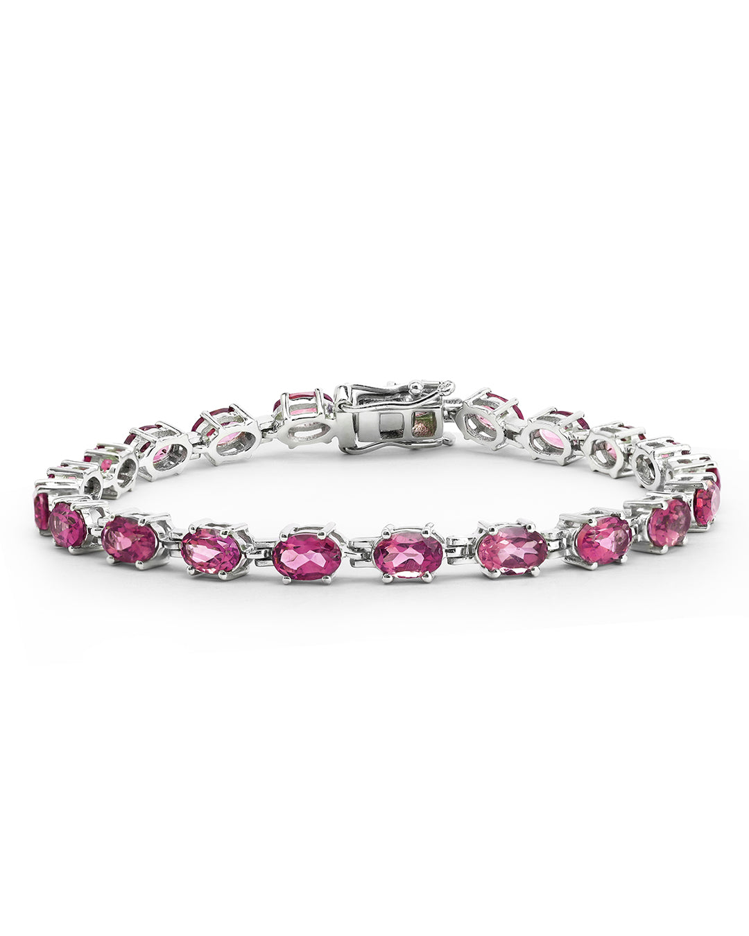  Elegant tennis bracelet with round-cut gemstones in fine metal.