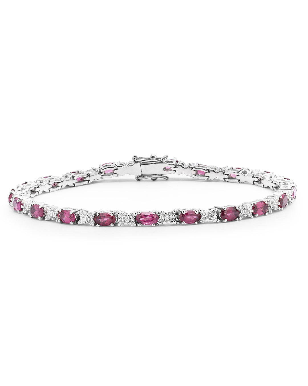  Luxury tennis necklace with sparkling gemstones set in silver.