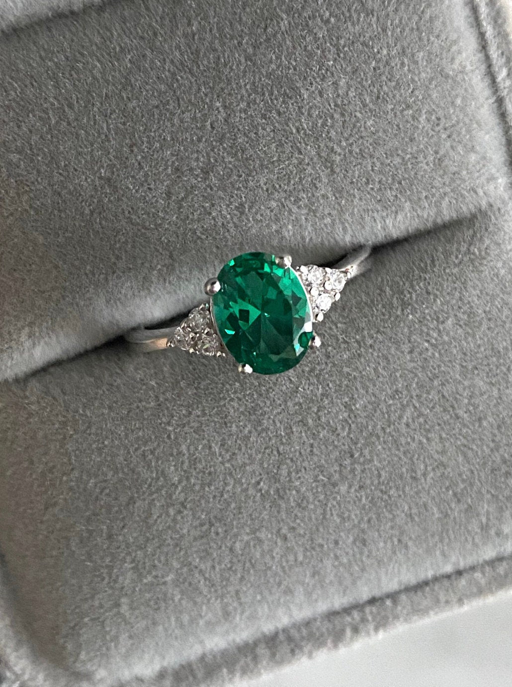 Lab-Grown Solitaire Oval Emerald Ring with Trio Lab Created Accents